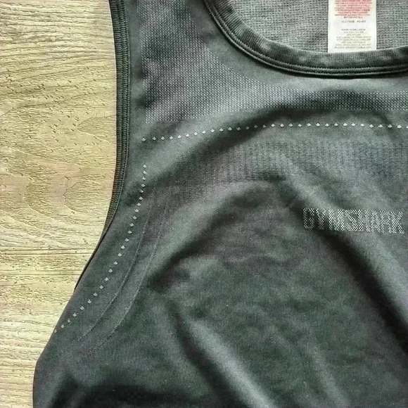 Gymshark vented workout take with banded crop (lightweight and breathable) - Picture 2 of 4